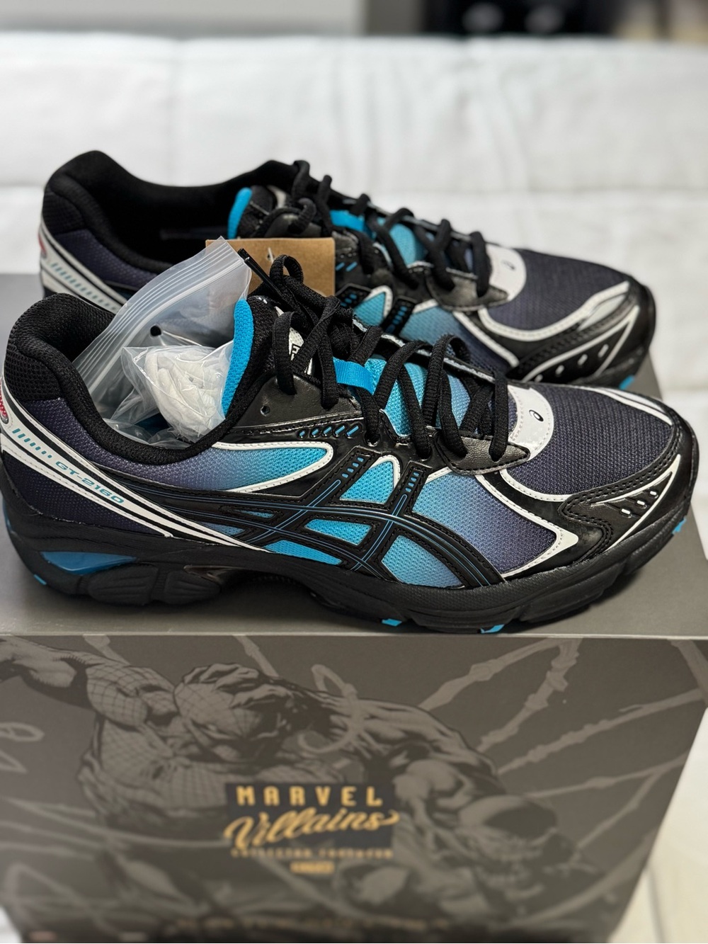 ASICS GT-2160 Kith Marvel Villains Venom (Comic Not Included)